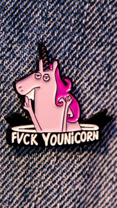 Pin's Licorne "Fuck Younicorn" à fermoir en silicone noir.