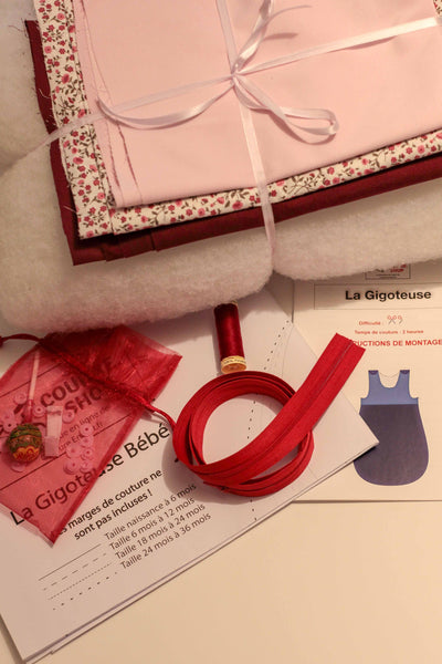 Le contenu du kit couture de la turbulette rose rouge