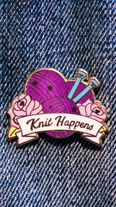 Pin's "Knit Happens", pour les passionnées de tricot et de vulgarité !