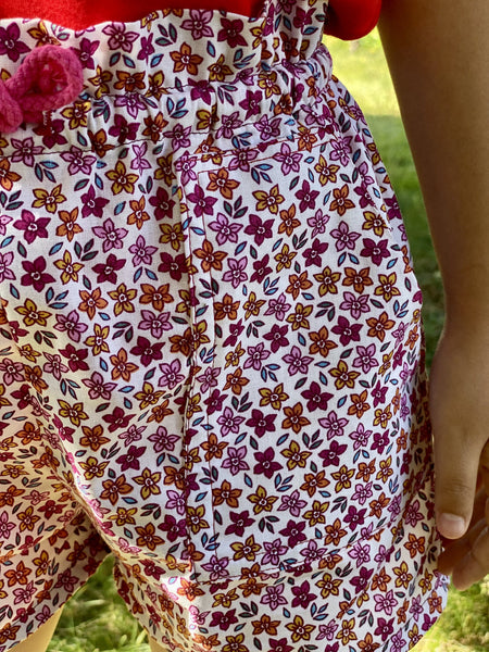 Détail des poches plaquées sur le devant du short Figuette pour bébé et enfant