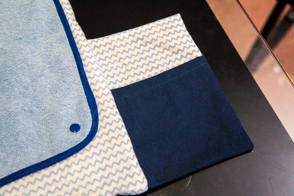 Détail de l'une des deux poches du tapis à langer pour bébé