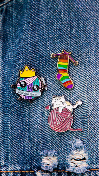 Petits pin's en métal, pour les accro au tricot et au crochet !